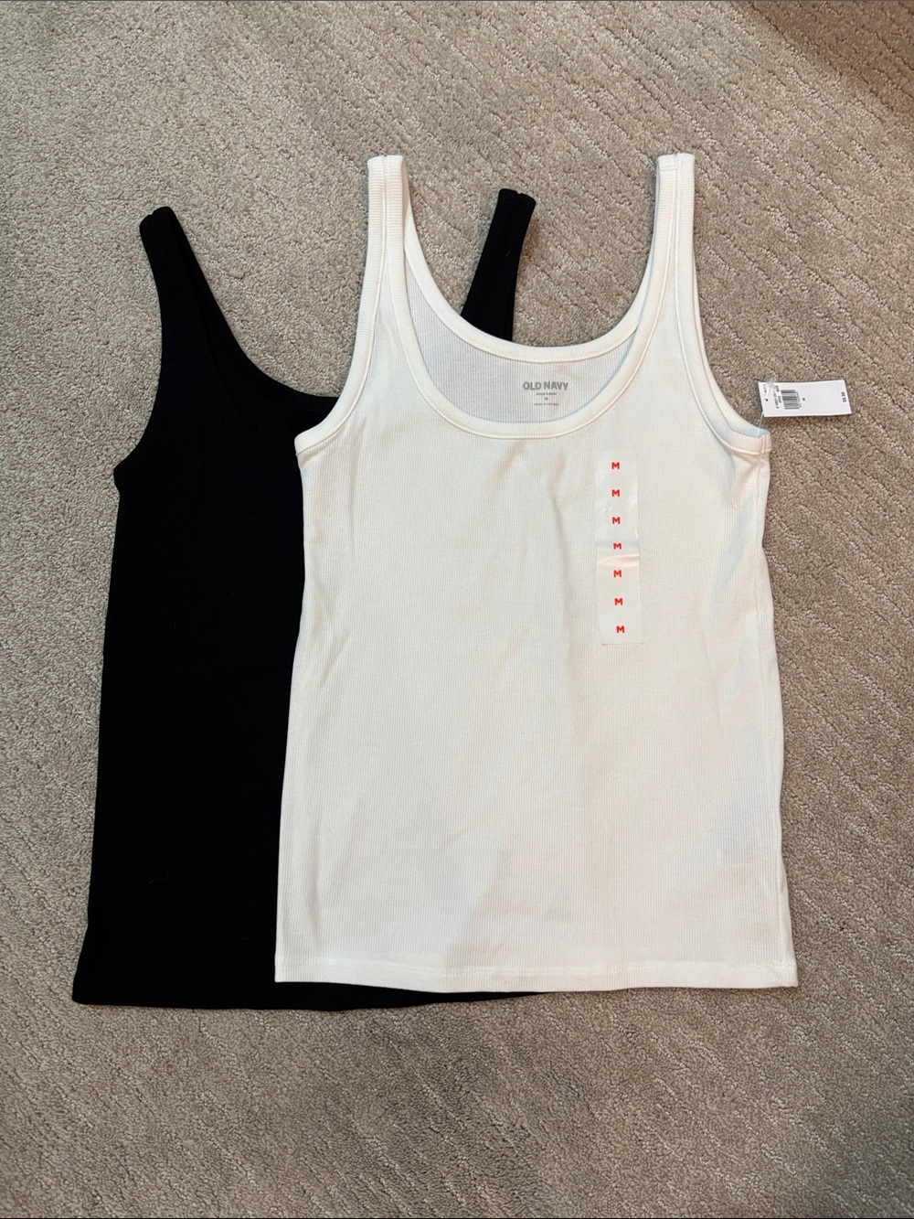 🏷 Old Navy tanks